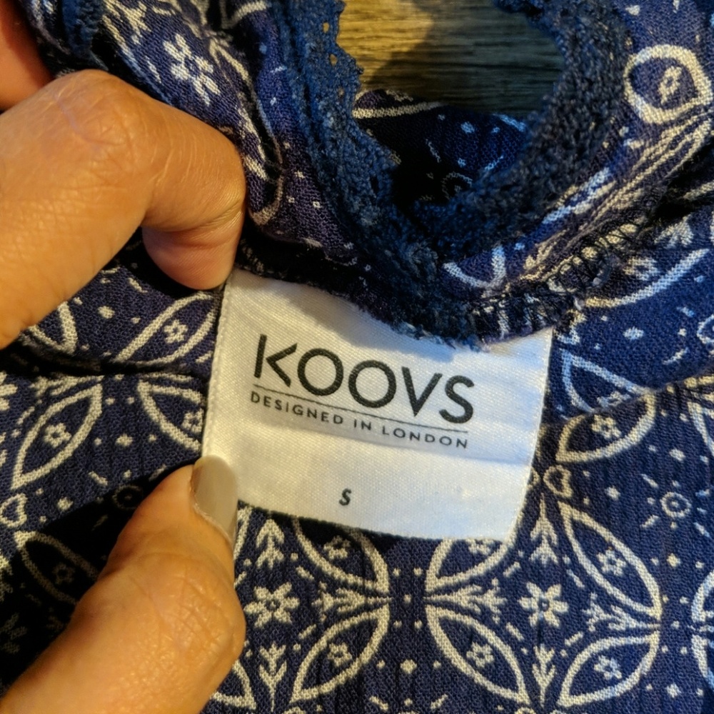 Cold shoulder top - Picture 5 of 5